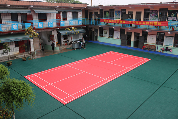 懸浮拼裝地板會(huì)褪色嗎？