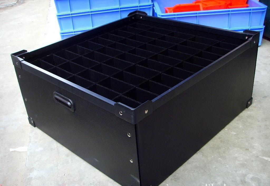 中空板周轉(zhuǎn)箱如何用清洗機(jī)清洗？