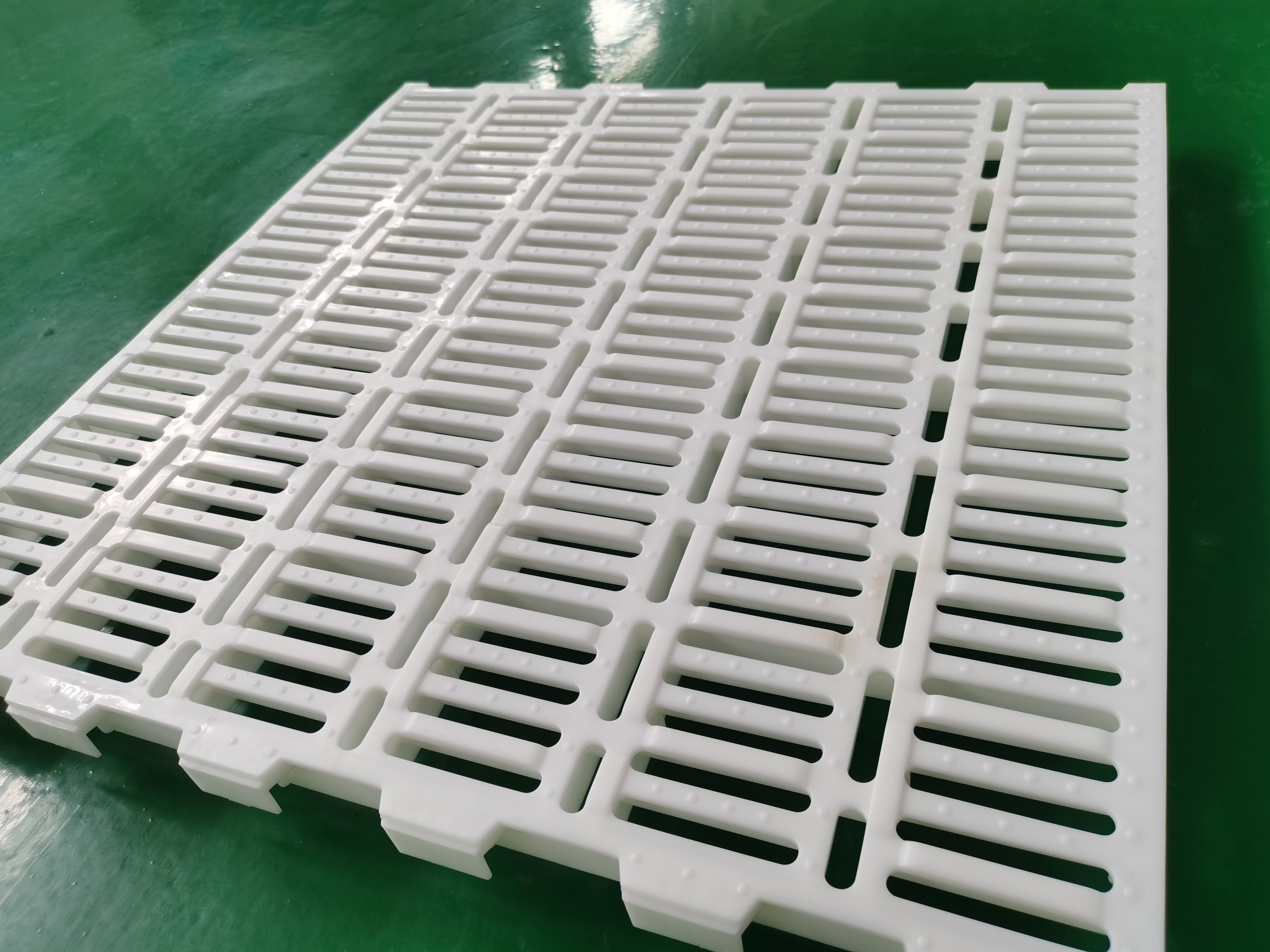 加強(qiáng)型塑料漏縫板有哪些優(yōu)點(diǎn)？